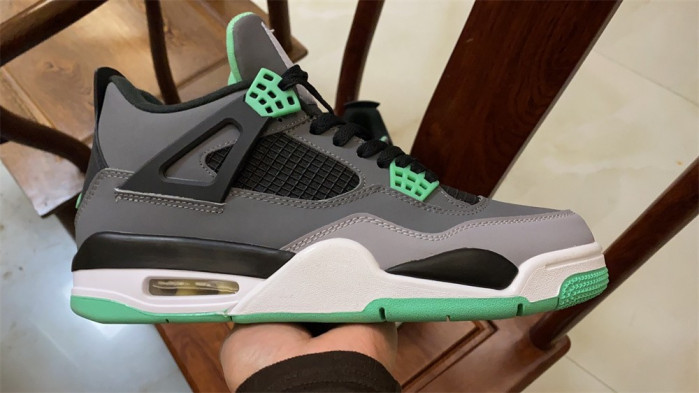 Air Jordan 4 Retro