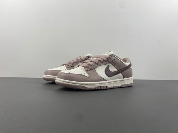 (WMNS) Nike Dunk Low