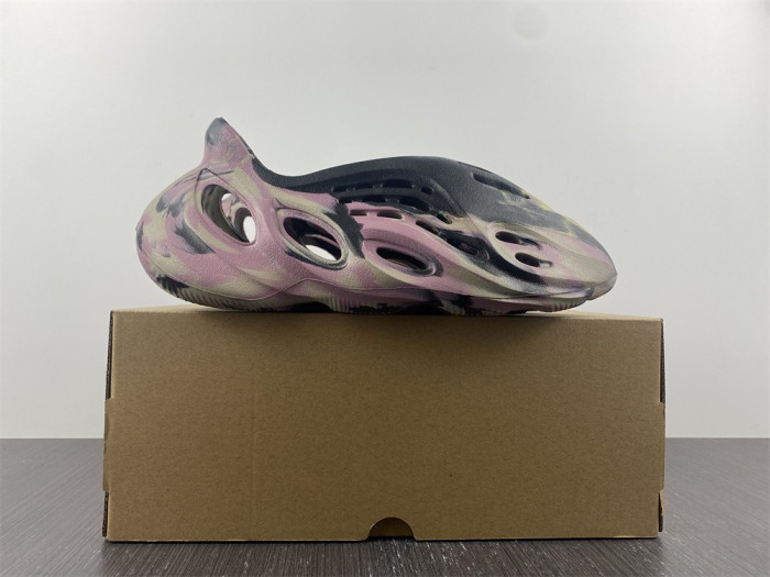 adidas YEEZY Foam Runner "MX Carbon"