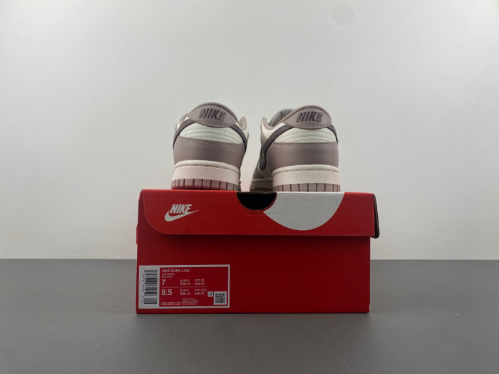(WMNS) Nike Dunk Low
