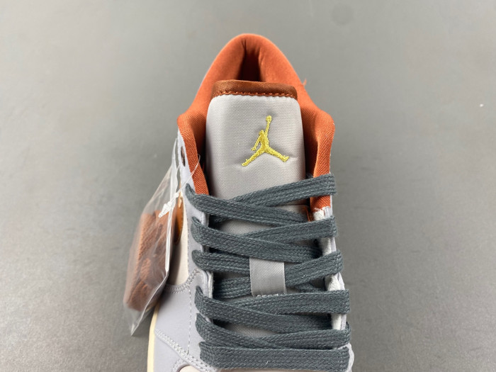 (WMNS) Air Jordan 1 Low