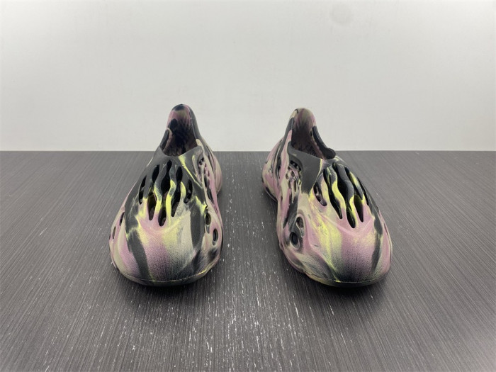 adidas YEEZY Foam Runner "MX Carbon"