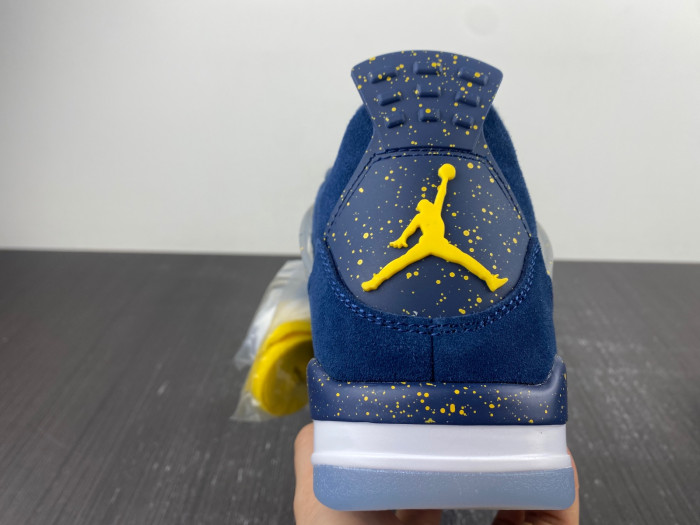 Air Jordan 4 Retro