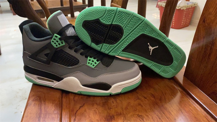 Air Jordan 4 Retro