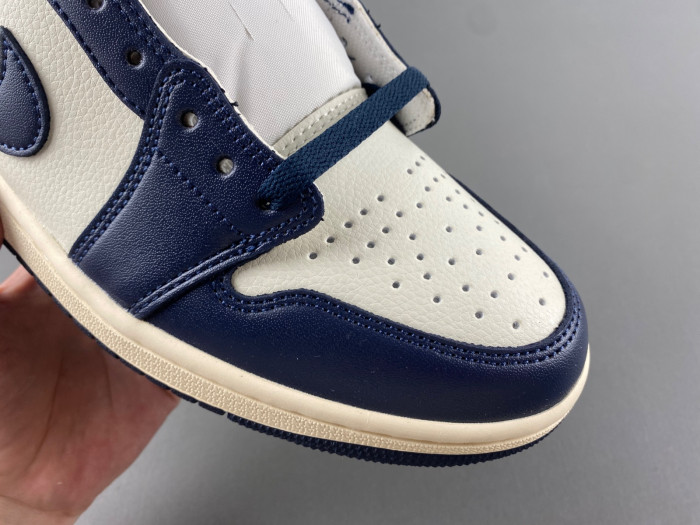 Air Jordan 1 Low OG Obsidian UNC CZ0790-400