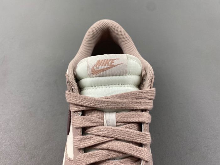 (WMNS) Nike Dunk Low