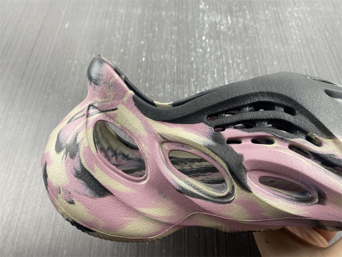 adidas YEEZY Foam Runner "MX Carbon"