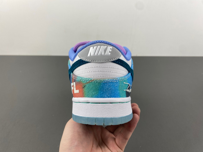 Futura Laboratories x Nike SB Dunk Low Bleached Aqua HF6061-400