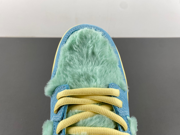 Nike x Verdy SB Dunk Low