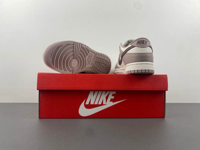 (WMNS) Nike Dunk Low