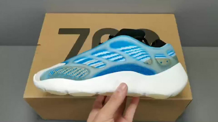 adidas Yeezy 700 V3