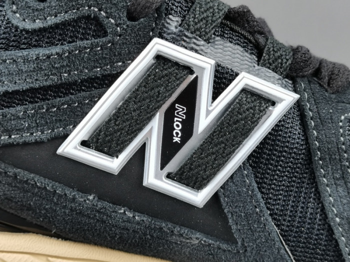 New Balance 1906R