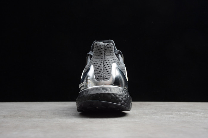 ADIDAS ULTRA BOOST “METALLIC SILVER” EG8103