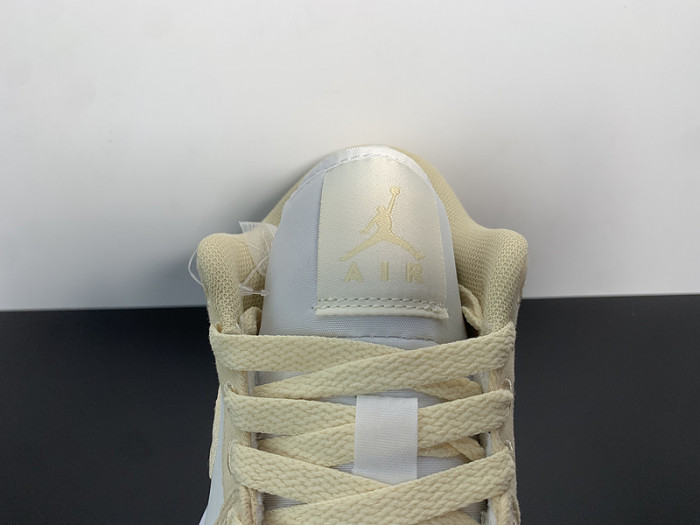 Wmns Air Jordan 1 Low SE