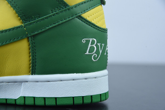 Supreme x Nike SB Dunk High DN3741-700