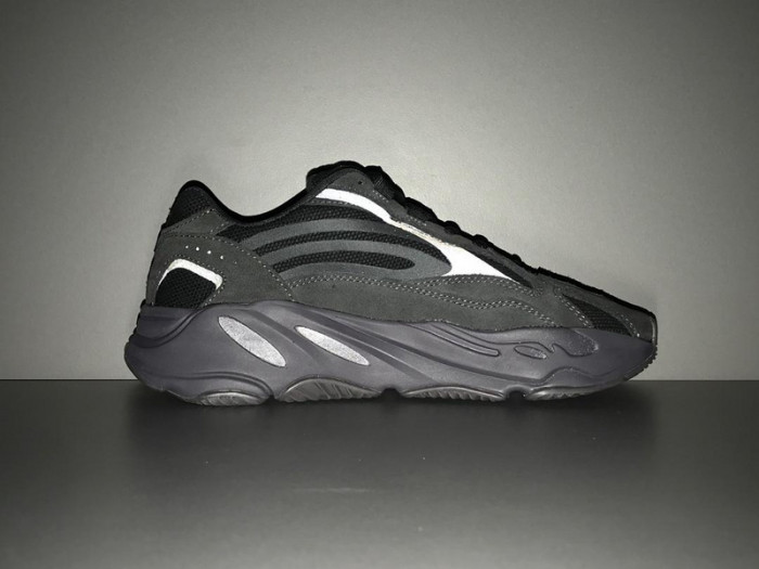 adidas Yeezy Boost 700 V2 Vanta FU6684