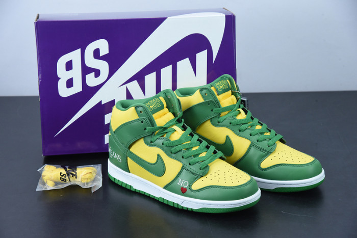 Supreme x Nike SB Dunk High DN3741-700