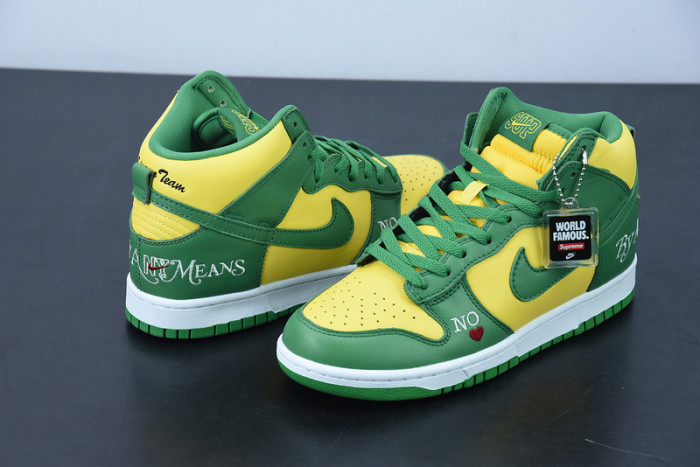 Supreme x Nike SB Dunk High DN3741-700
