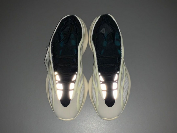 adidas Yeezy 700 V3