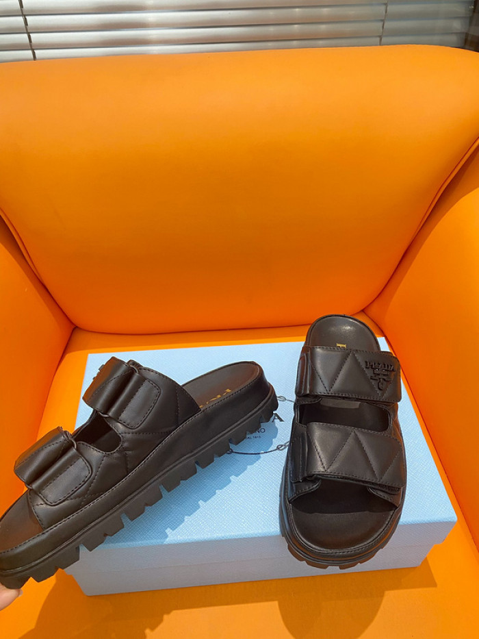 PRADA SLIDE